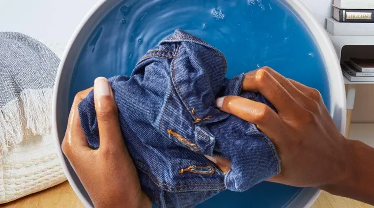 روش نوسازی شلوار جین بدون شستن آن